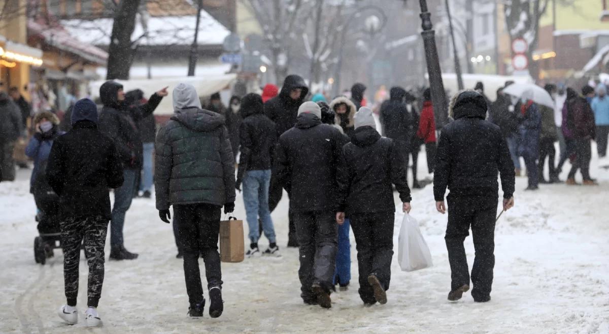 Do Zakopanego znów ciągną tłumy turystów. Dodatkowe patrole policji pomogą w pilnowaniu porządku