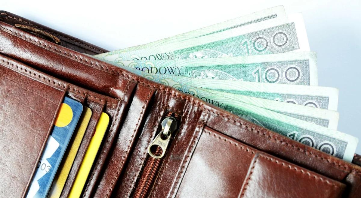 Twoja pensja rośnie, ale firmy zwalniają. GUS podał dane, które dają do myślenia