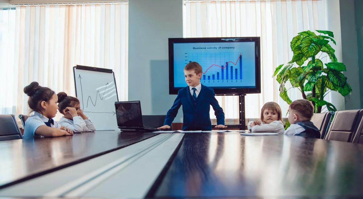 Młodzi garną się do biznesu. Inspiracją tiktokerzy i youtuberzy