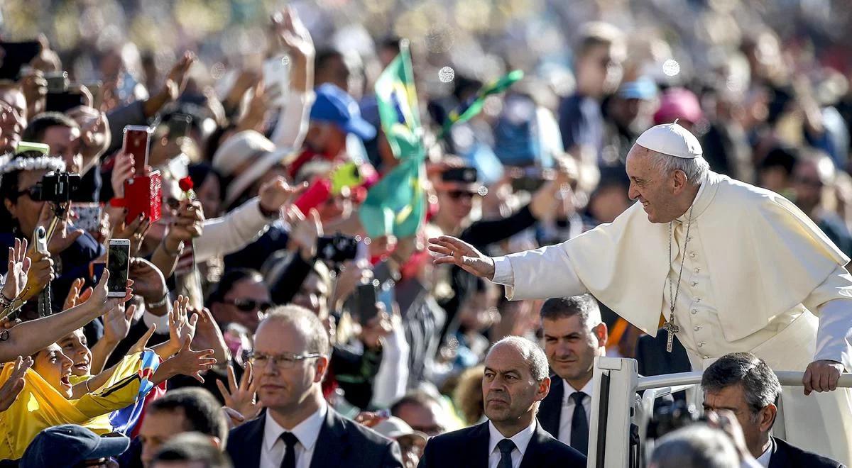 Papież zachęca do odmawiania różańca w intencji pokoju