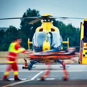 Wypadek na A2 pod Łodzią: autobus zsunął się z nasypu do rowu. Rannych zostało ponad 20 obywateli Białorusi