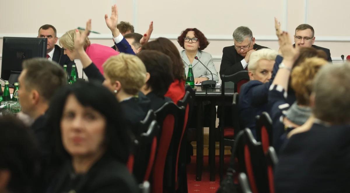 Organizacje medialne krytycznie o planach reformy mediów publicznych w Polsce