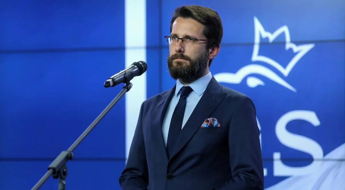 Ustawa dot. weryfikacji szczepień pracowników. Fogiel o tym, jak zagłosują posłowie PiS
