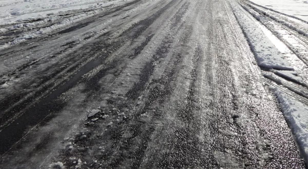 Uwaga, na drogach może być ślisko. IMGW wydał alerty dla kilkunastu województw