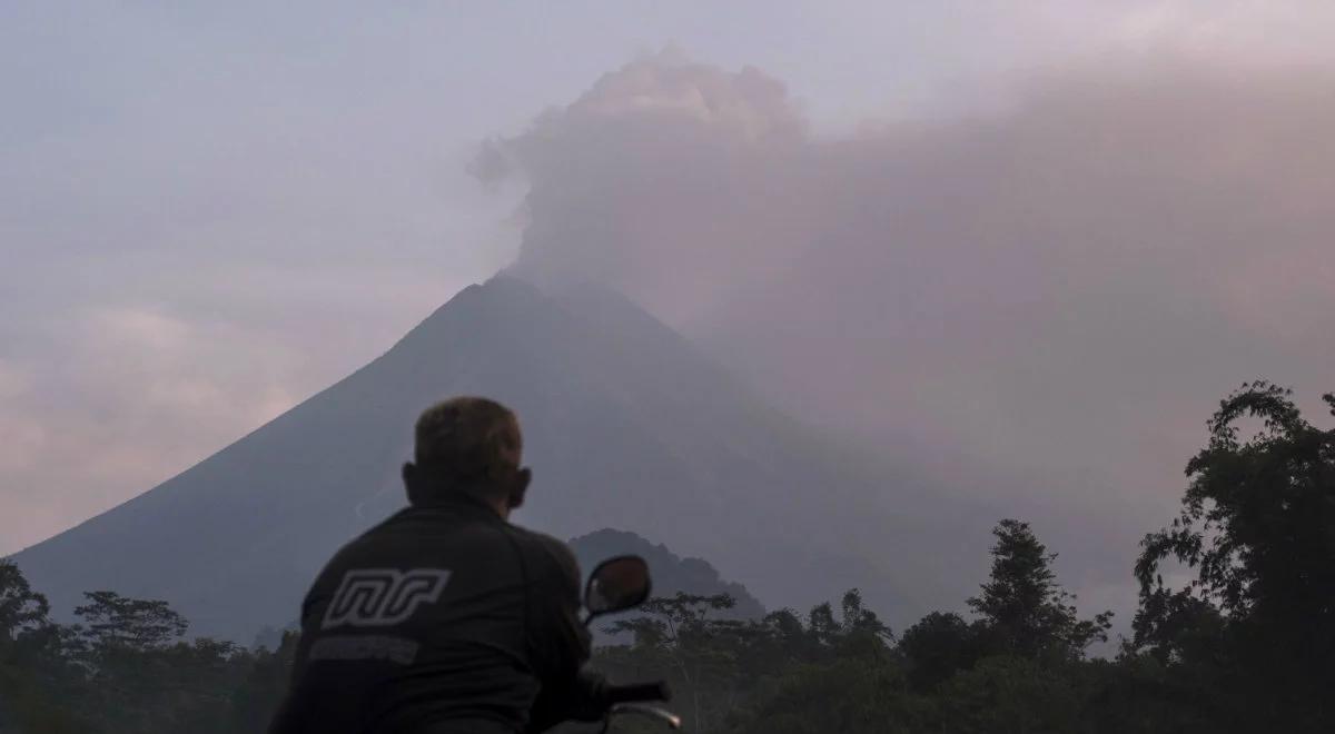 Indonezja zamyka lotnisko. Niepokój po wybuchu wulkanu