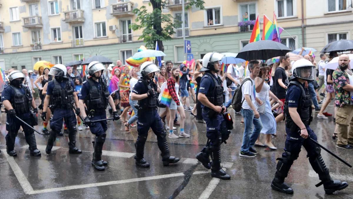 II Marsz Równości. Tęczowa Matka Boża w Częstochowie i kontrmanifestacja