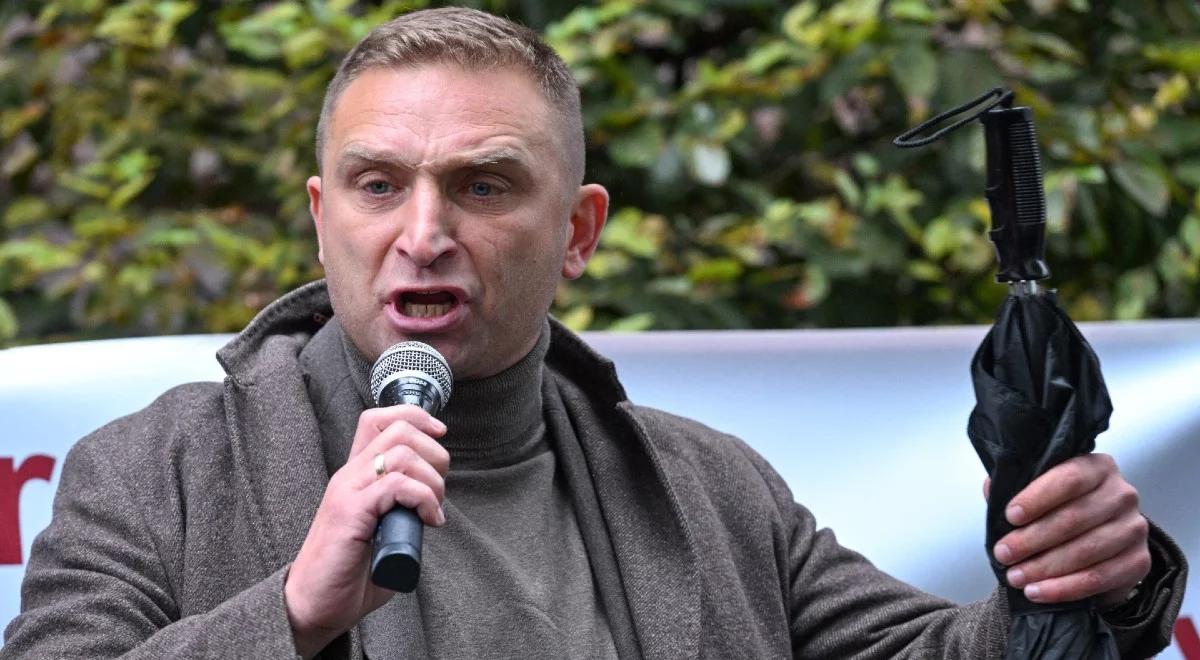 Bąkiewicz mówił o "chwastach i "napalmie" na wiecu PiS. "Obrzydliwe"