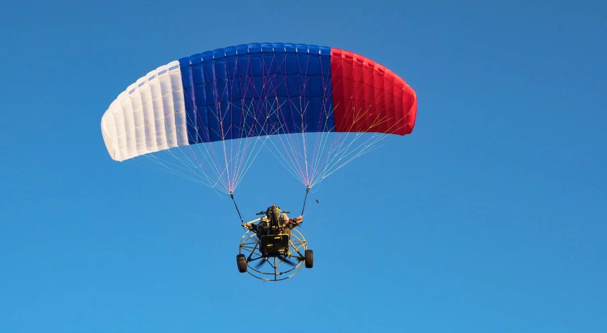 Wypadek motoparalotni w Małopolsce. Pilot jest w szpitalu