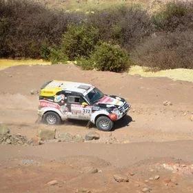 Dakar 2016: Sainz przed Loebem na siódmym etapie, problemy z samochodem Małysza