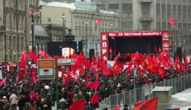 Komuniści protestują w Moskwie: Putin do dymisji