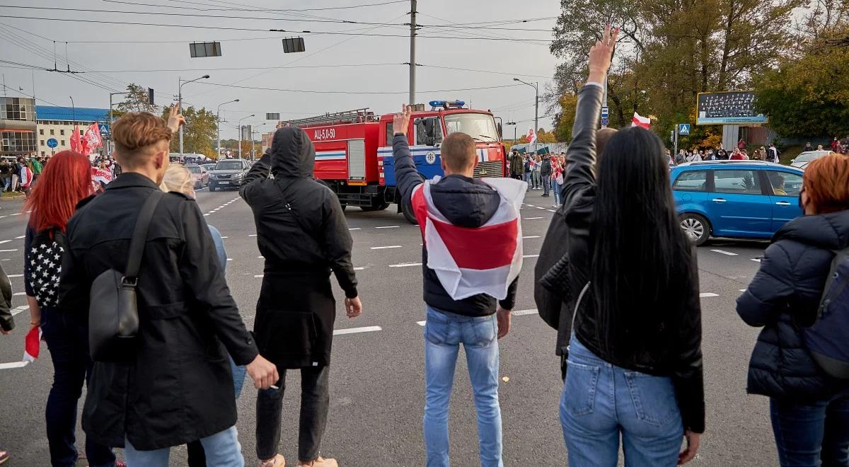 "Możecie użyć broni". Zaskakujące oświadczenie białoruskiego ministra skierowane do strażaków