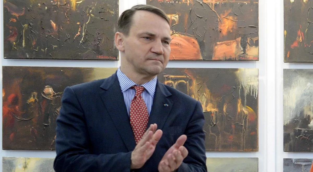 Wydawca "Faktu" musi przeprosić Radosława Sikorskiego za "urodzinową kolację"