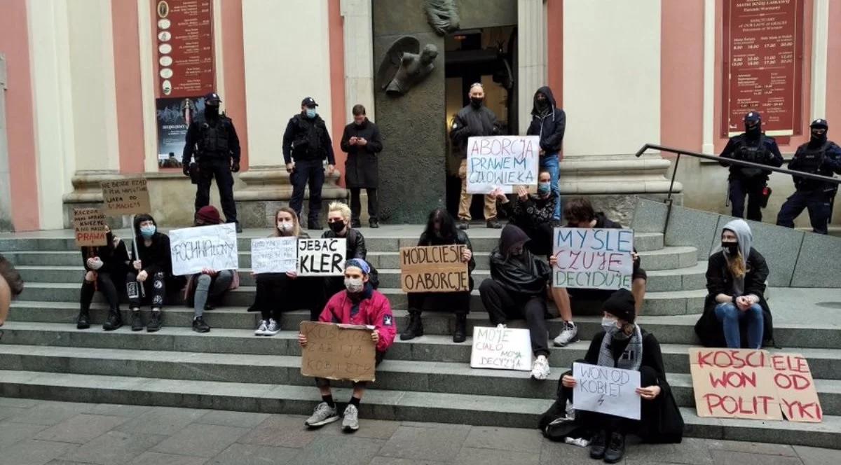 "Napór lewicy idący w kierunku obrazoburstwa". Prof. Ryba o uderzaniu w Kościół