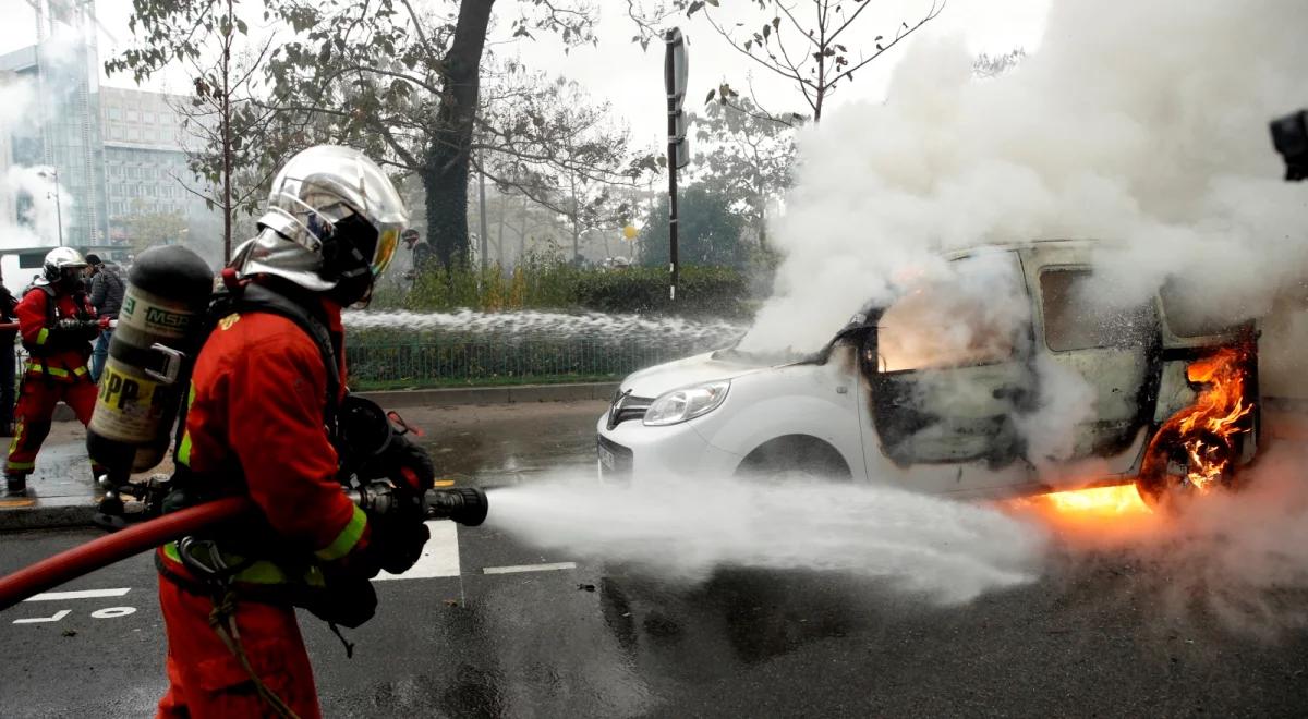 Francja: rocznicowe protesty "żółtych kamizelek". Są aresztowani