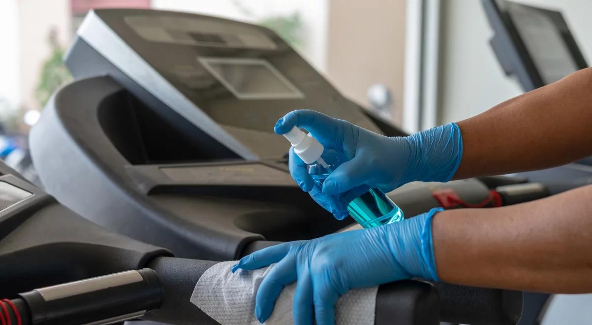Szybsze luzowanie obostrzeń? Rzecznik MZ przedstawił warunki