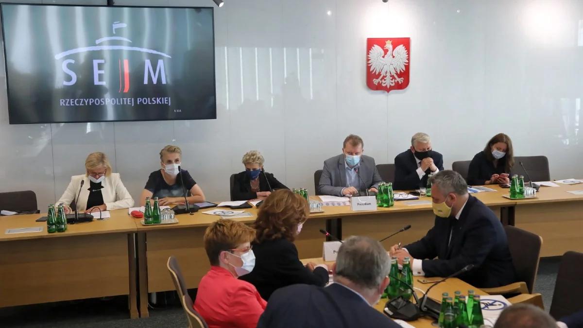 Komisja kultury przyjęła dwie poprawki PiS do nowelizacji ustawy o radiofonii i telewizji 