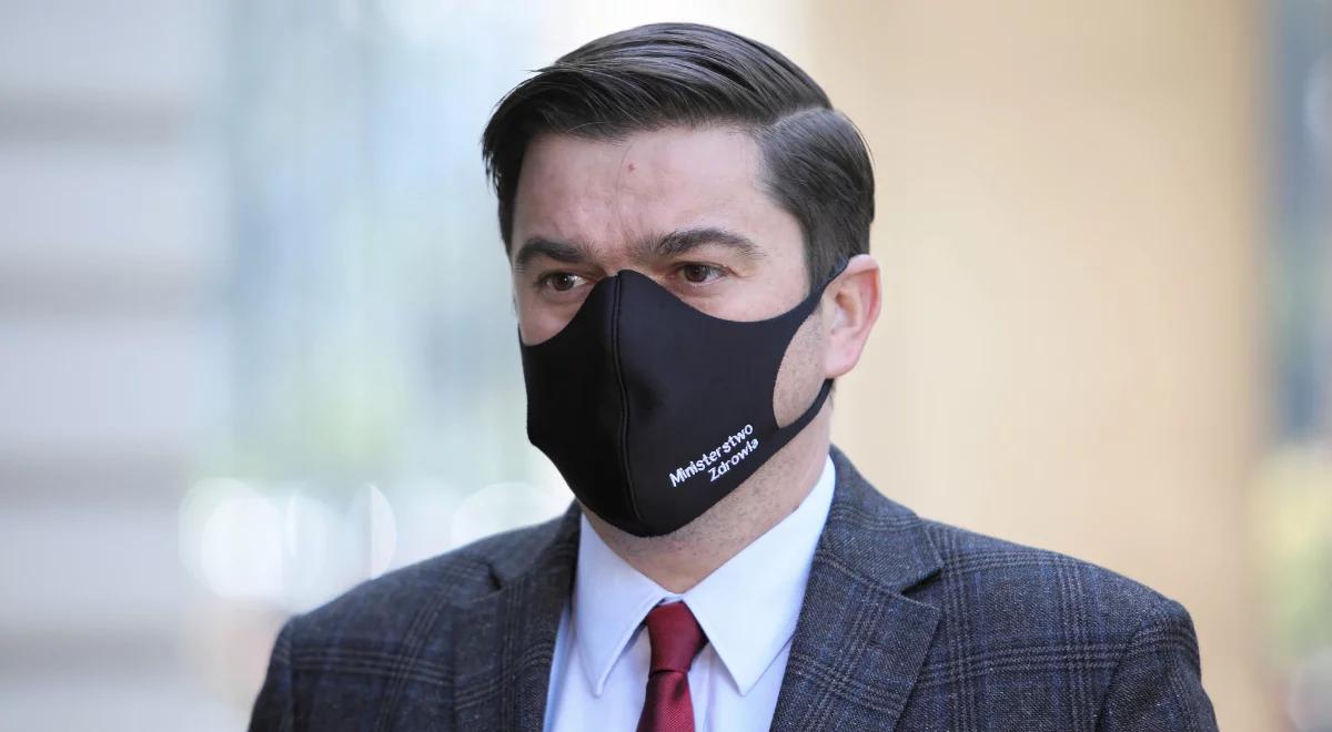 Andrusiewicz: wszystkich z kontaktu z osobą zakażoną wariantem Delta sanepid kieruje na kwarantannę