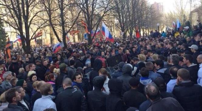 Demonstracja w Doniecku. Szturm budynku administracji