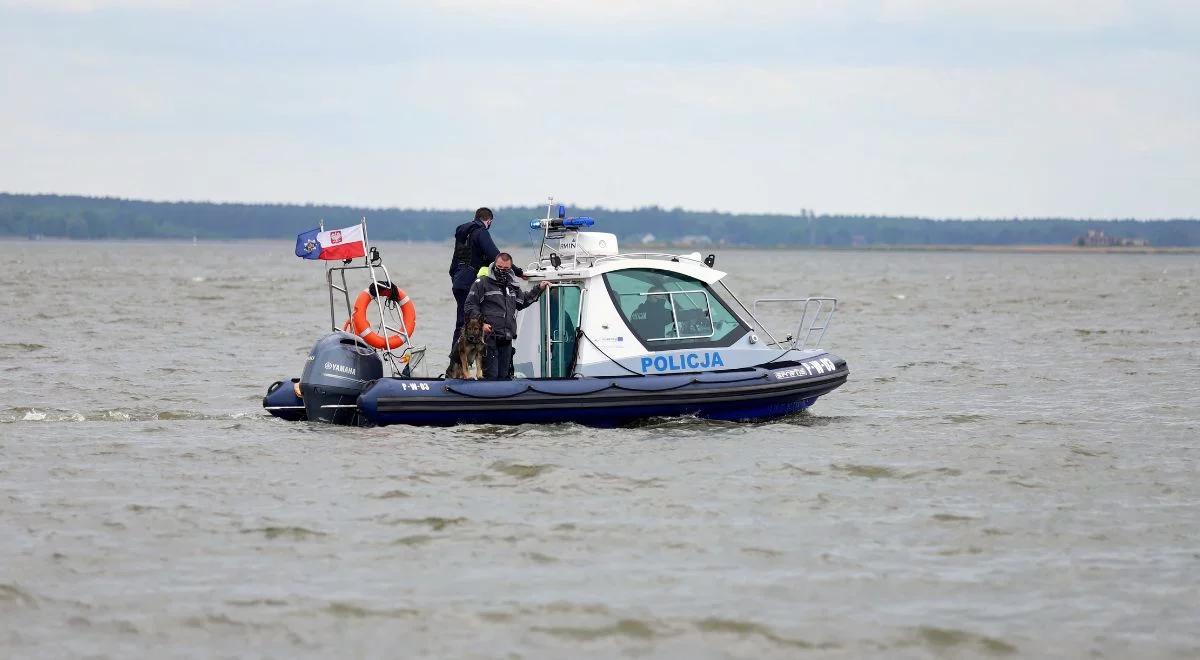 Mężczyzna spadł z mostu do rzeki. Mamy nowe informacje, trwa akcja służb