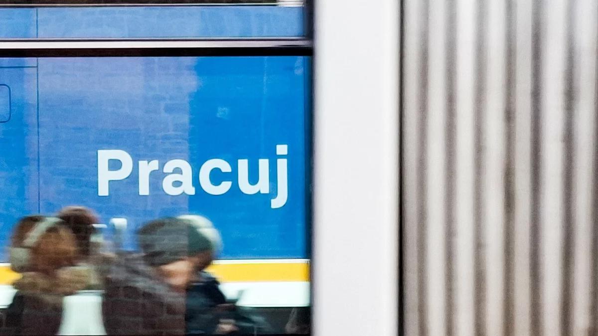 Ofert przybywa, ale coraz trudniej o pracę. Co się dzieje?