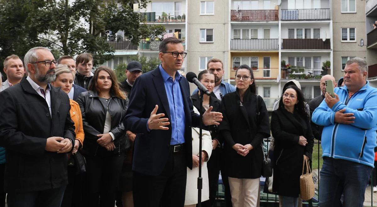 "Przyjazne osiedle". Premier Morawiecki: zapewnimy wymianę przestarzałych instalacji, miejsca parkingowe i fotowoltaikę