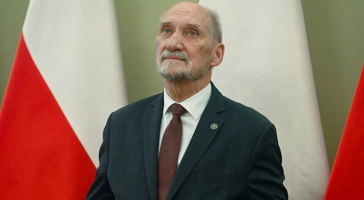 Macierewicz odpowiada na zarzuty po raporcie Stróżyka. Mówi o "propagandzie"