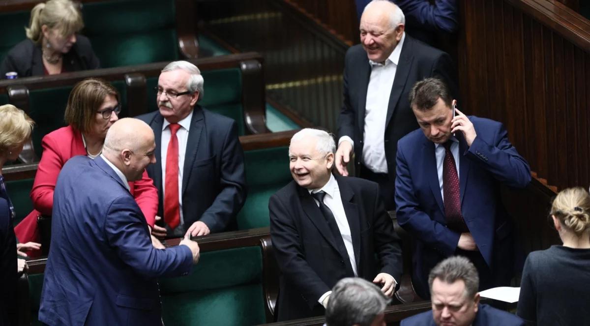 PiS dalej z dwukrotną przewagą nad PO, wzrost poparcia dla Nowoczesnej 