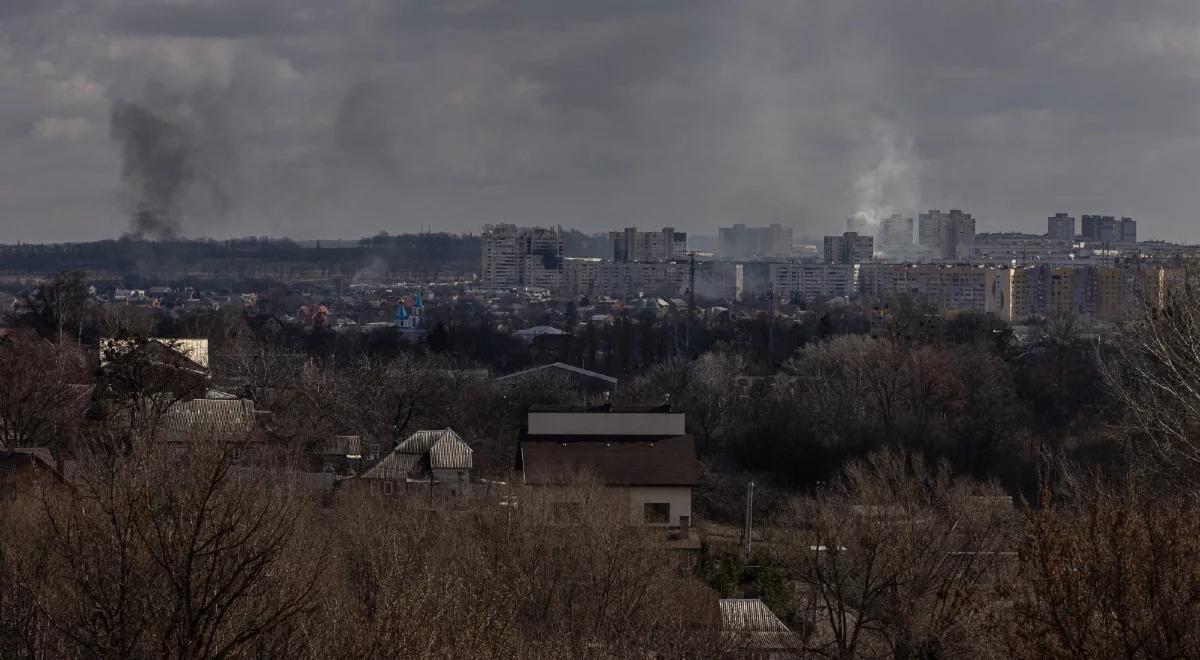 Ukraińska armia: Rosjanie grupują się na wschodzie, Charków i Mariupol pod ostrzałem