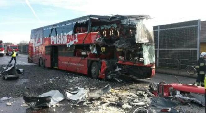 Zatrzymano kierowcę po wypadku w Jadownikach. "Monitoring nie zarejestrował, by autobus hamował"
