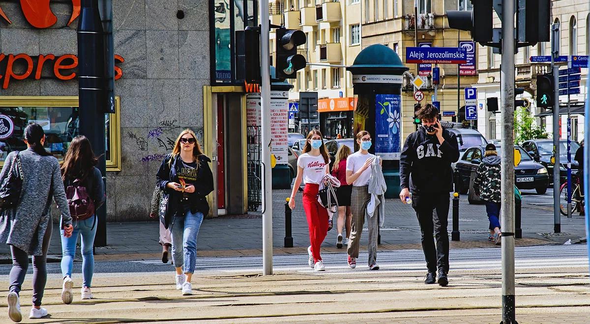 "Płacimy rachunek za zaniedbania". Wirusolog wskazuje, co trzeba robić, by ograniczyć liczbę zakażeń