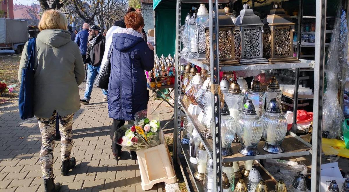 "Cmentarze lepiej jest odwiedzić kilka dni później, kiedy nie ma tłumów". Dr Szułdrzyński o epidemii