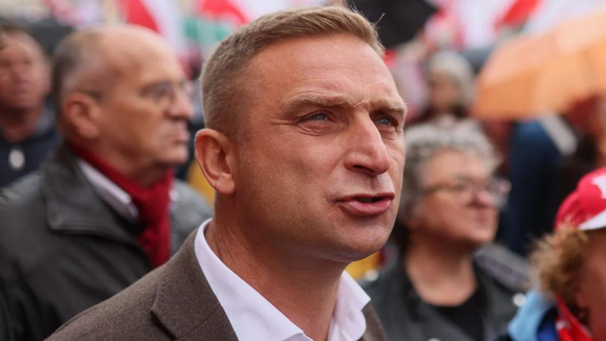 "Kosy na sztorc, wyrwać chwasty". Jest reakcja prokuratury na słowa Bąkiewicza