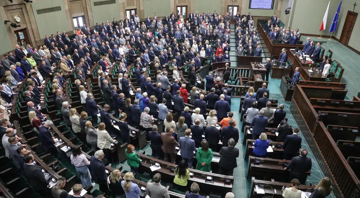 Sondaż partyjny tuż przed wyborami. KO i PiS bardzo blisko siebie