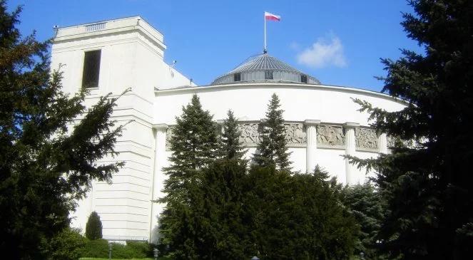 Gowin "nie widzi powodu" by wyjaśniać zamianę ciał