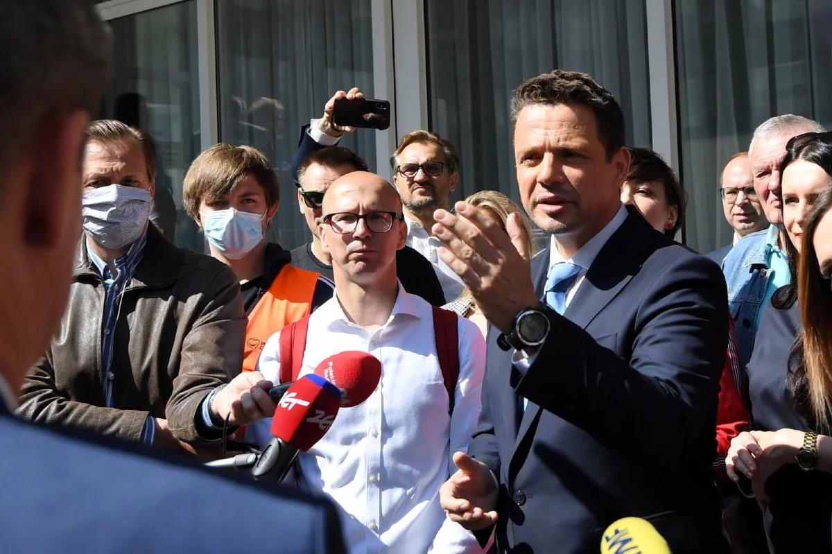 Ustawa skromnościowa Trzaskowskiego, a zarobki w miejskich spółkach. Politycy PiS: podane kwoty powalają