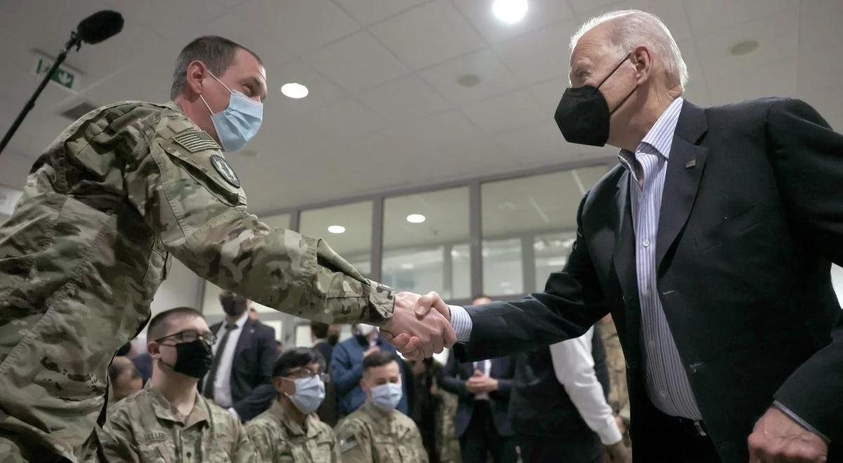 Joe Biden do amerykańskich żołnierzy: jesteśmy w środku walki między demokracją i oligarchią, to jest godzina próby
