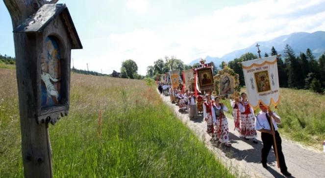 Biskupi w Boże Ciało. "Trwa czas próby polskich sumień"