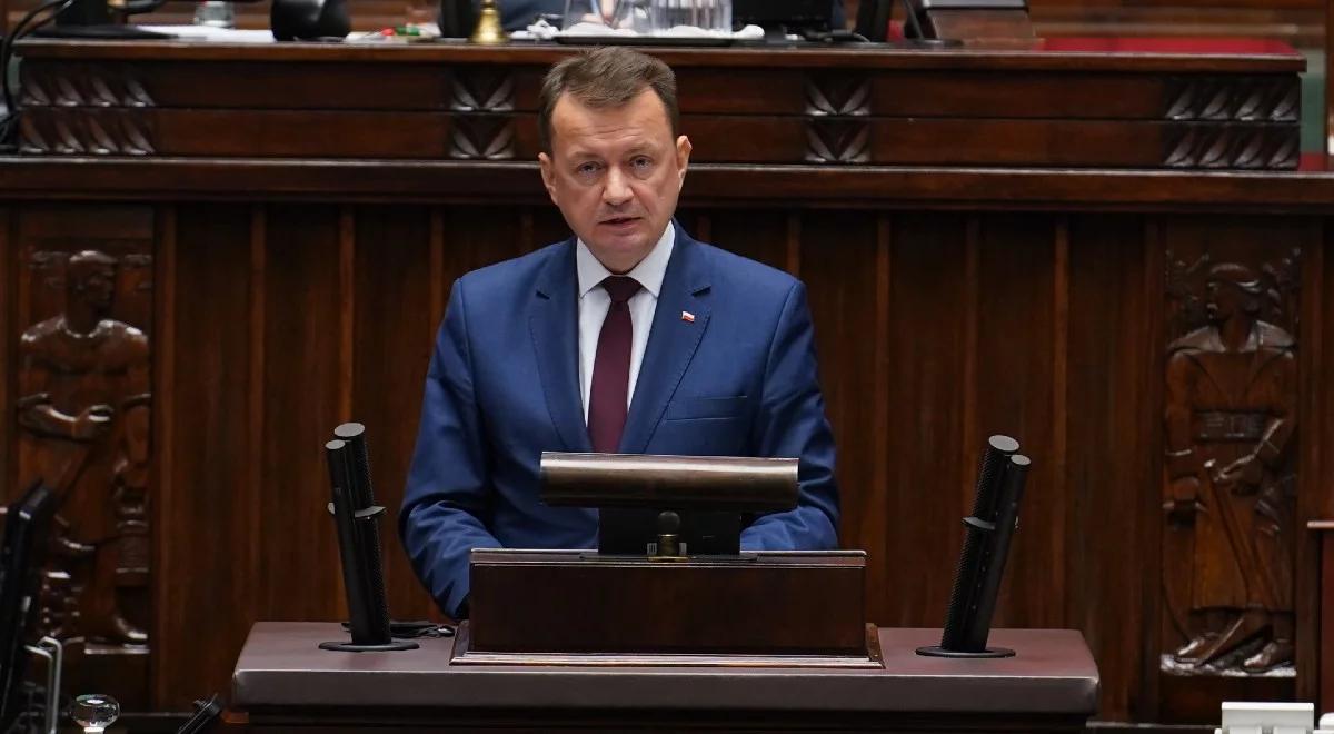 "Najpoważniejszy od dekad test dla polskich służb". Szef MON o kryzysie na granicy