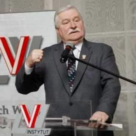 Wałęsa do Wajdy: nie chcę, by brudzono moje nazwisko