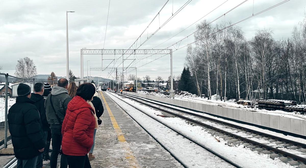 Utrudnienia na kolei. Marznący deszcz paraliżuje ruch pociągów. Wstrzymane przejazdy