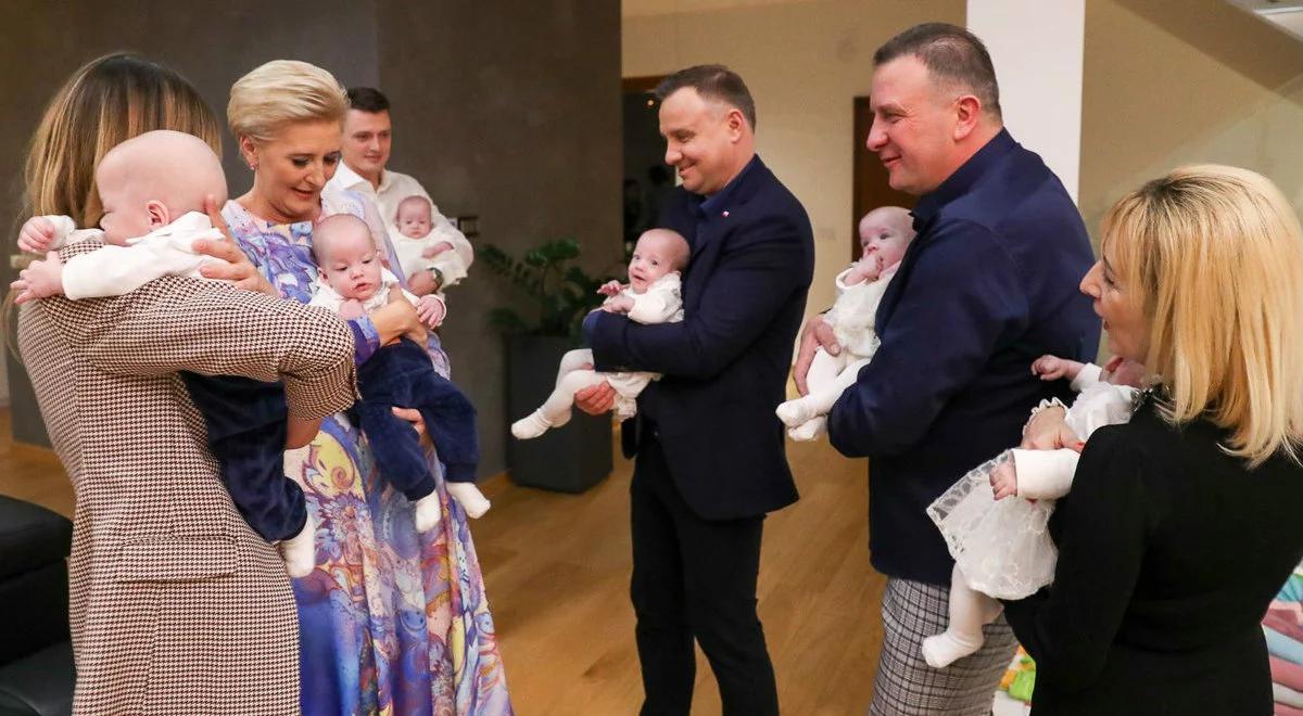 Światowy Dzień Wcześniaka. Para prezydencka odwiedziła sześcioraczki