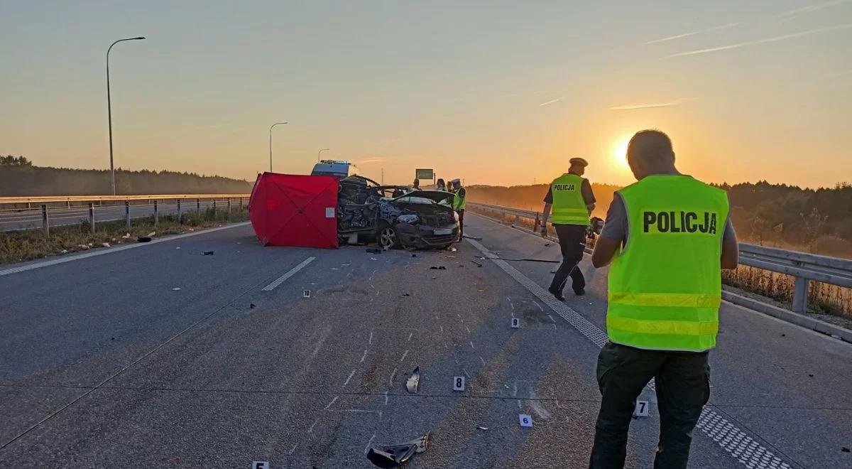 Auto nie do poznania. Dwie osoby nie przeżyły, ranne dziecko