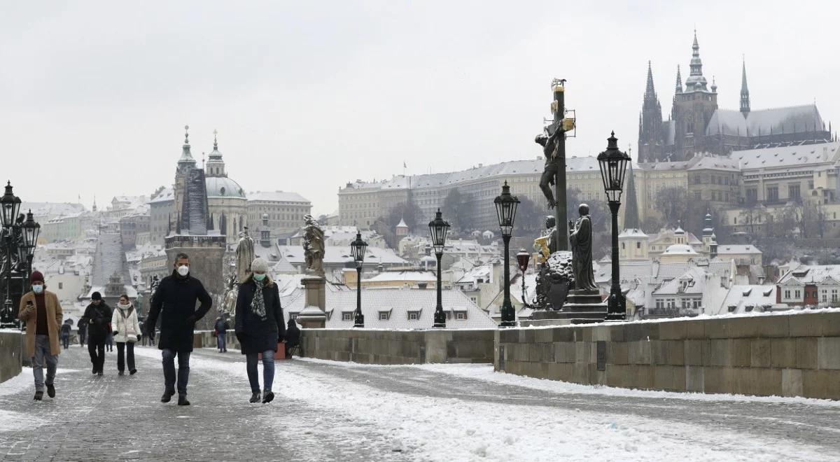 Brak postępu w walce z pandemią w Czechach. Rząd przywraca niedawno złagodzone obostrzenia