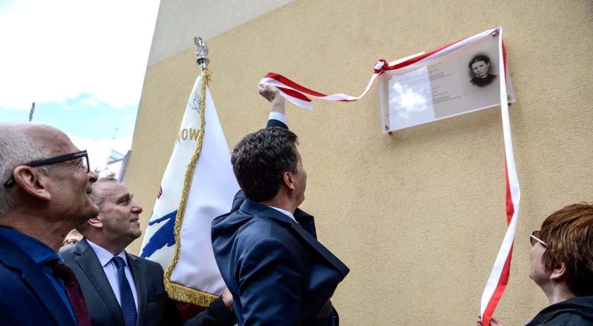 Warszawa: odsłonięto tablicę upamiętniającą Irenę Sendlerową 