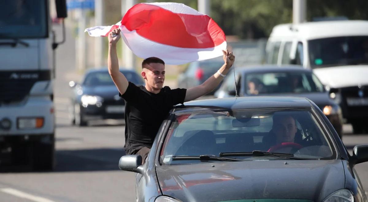 "Najważniejsze jest ponowne przeprowadzenie wyborów". Wiceszef MSZ o sytuacji na Białorusi