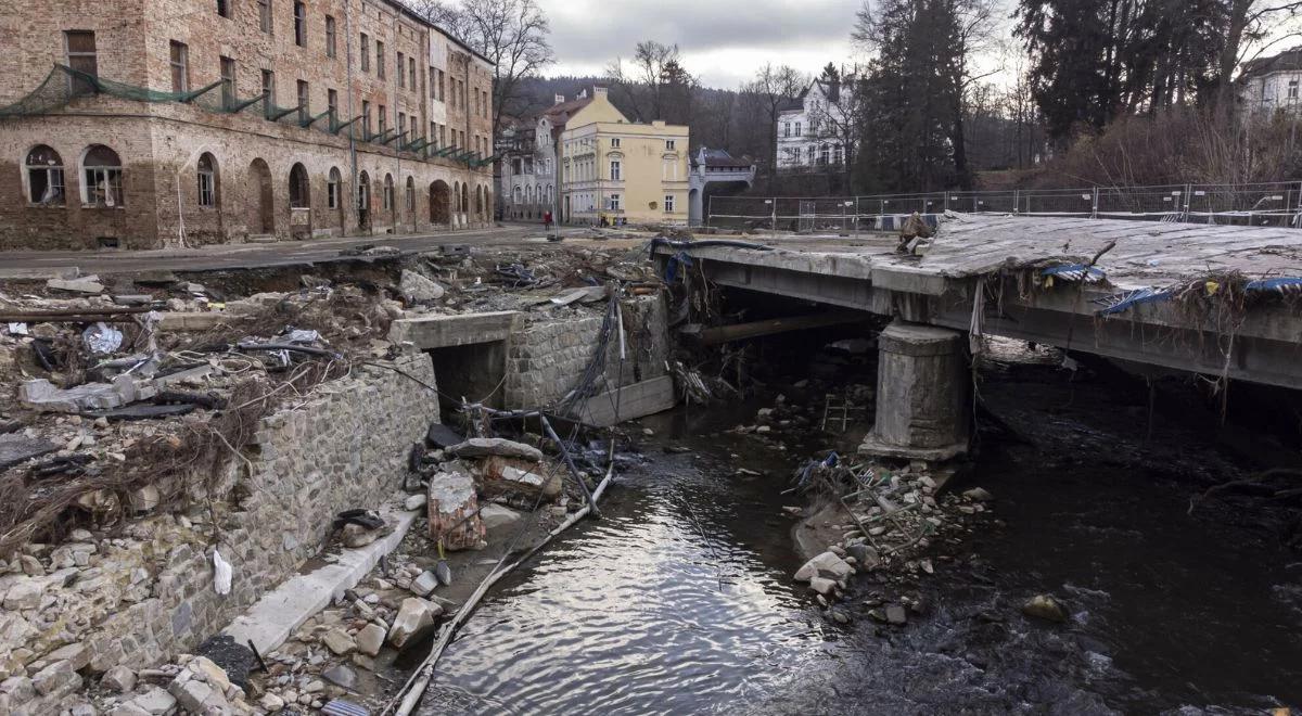 Wsparcie dla powodzian. Lawinowy wzrost wypłat zasiłków