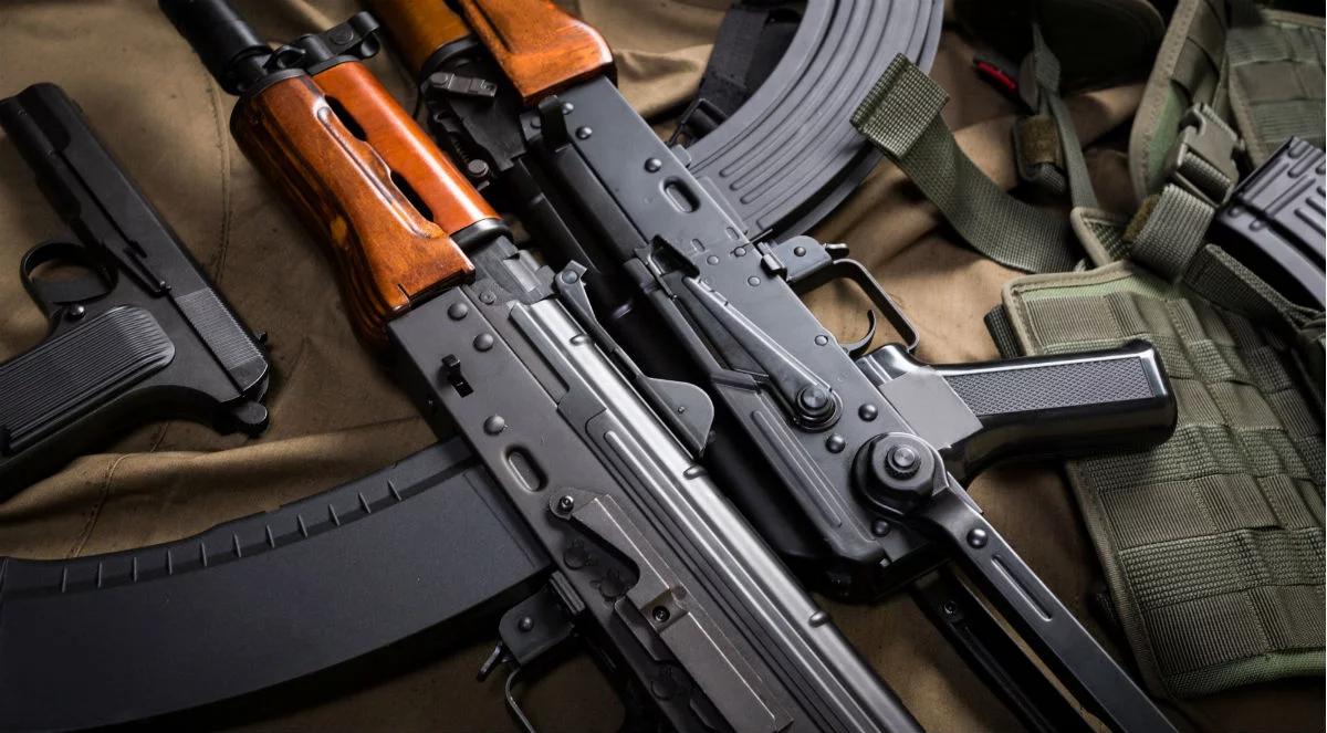 Policja zatrzymała pracownika firmy, z której magazynu skradziono broń