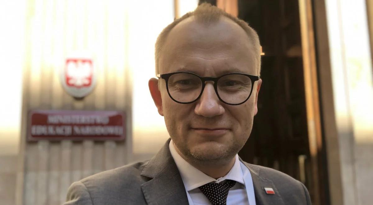 Błażej Poboży: wygląda na to, jakby Szymon Hołownia chciał iść drogą między Januszem Palikotem a Ryszardem Petru