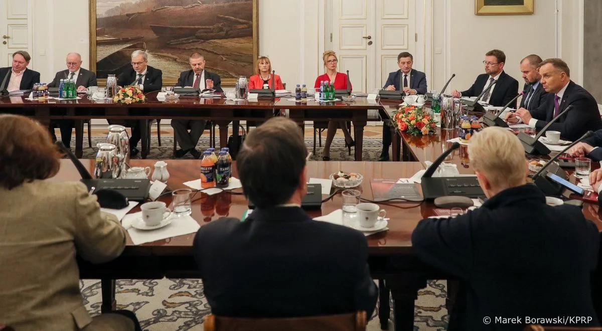 Narada prezydenta Dudy z Kolegium ds. Polityki Międzynarodowej. Wśród tematów m.in. szczyt klimatyczny w Egipcie