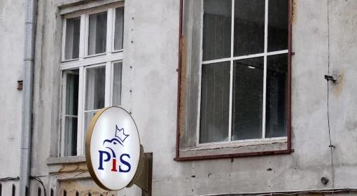 Kandydaci PiS rezygnują, bo sie boją
